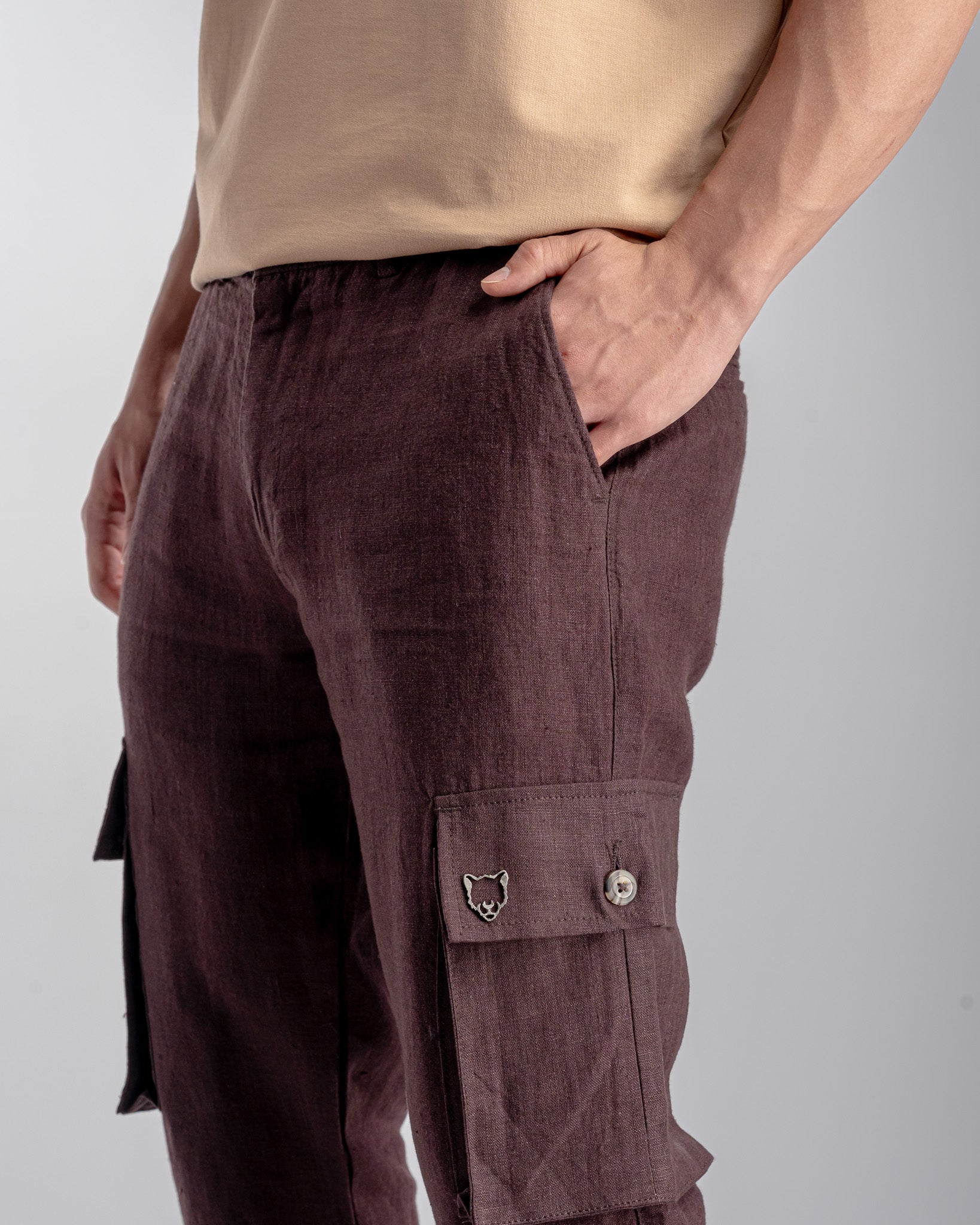 Snowpard Lida Linen Cargo — Maroon, close-up texture detail