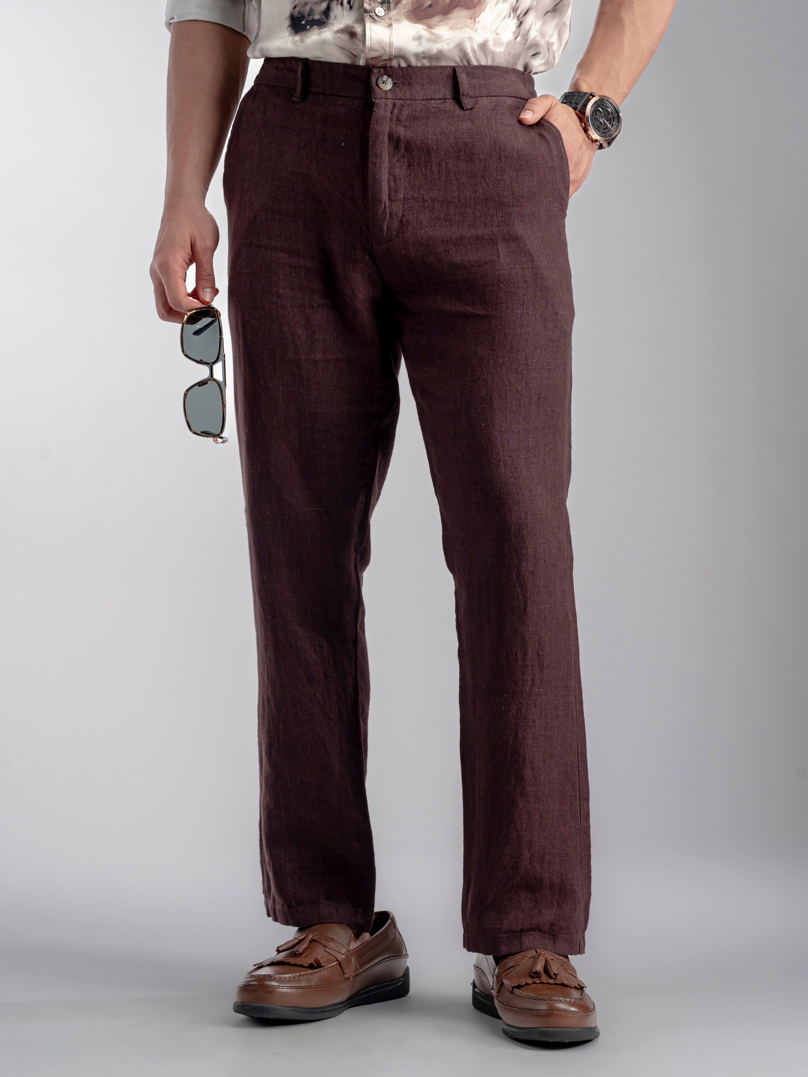 Person wearing brown Linen pant